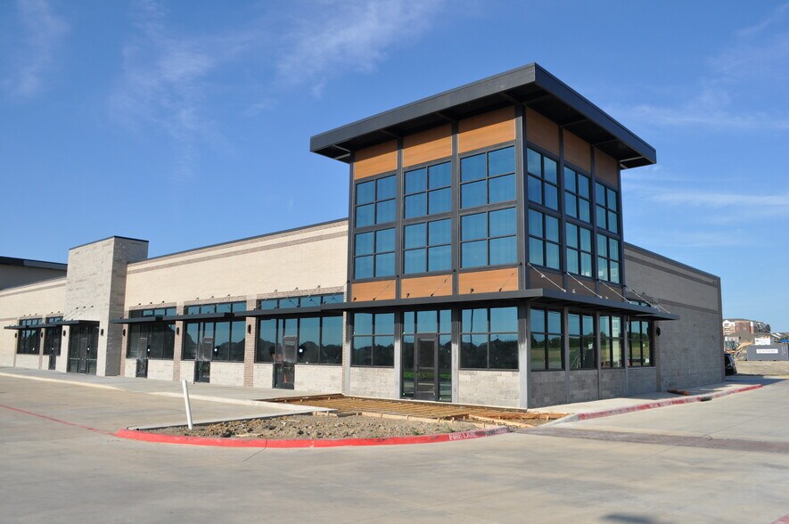 More Photos Of 590 W Frontier Pky, Celina Storefront Retail Office For Lease