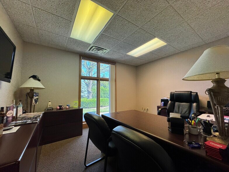 More Photos Of 43120 Utica Rd, Sterling Heights Office For Lease