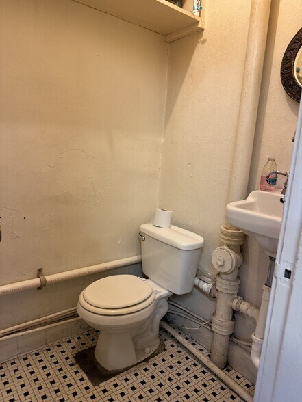 More Photos Of 1917 Cervantes St, Pensacola Freestanding For Sale