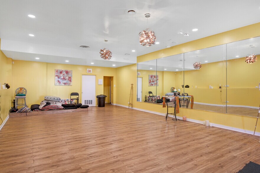 More Photos Of 8801-8805 S Stony Island Ave, Chicago Storefront For Sale