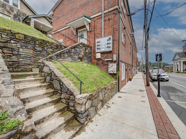 More Photos Of 271 Wallace Cir, Boone Apartments For Sale