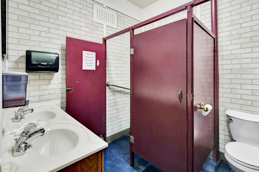 More Photos Of 315 2nd St, Morrow Lodge Meeting Hall For Sale