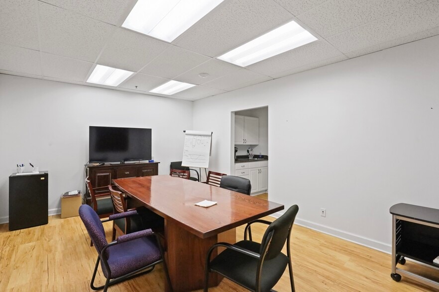 More Photos Of 1N131 County Farm Rd, Winfield Office For Sale