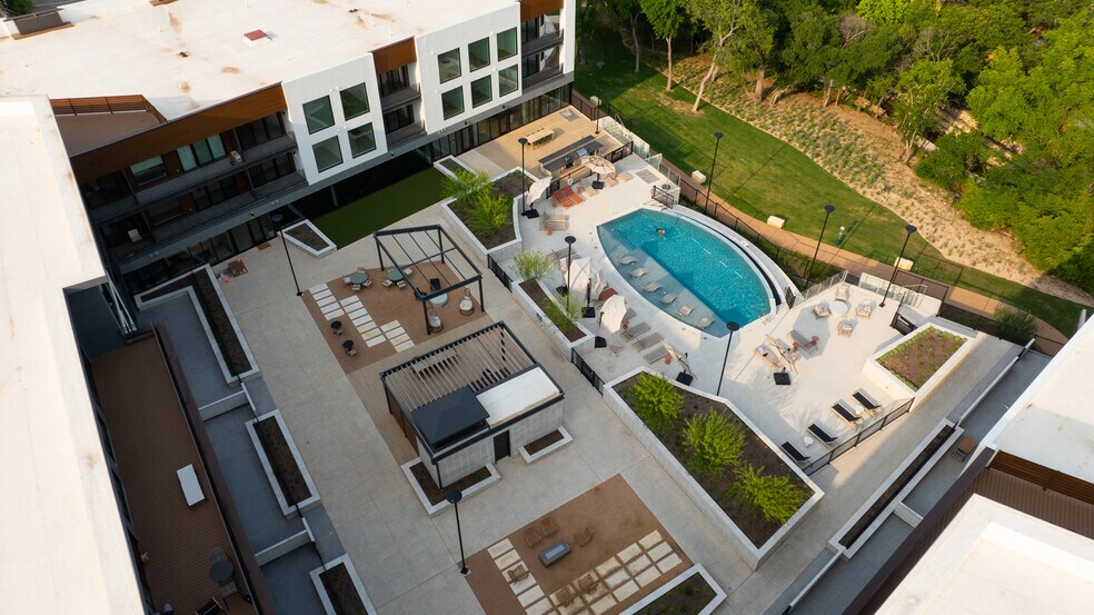 More Photos Of 2209 S First St, Austin Apartments For Sale