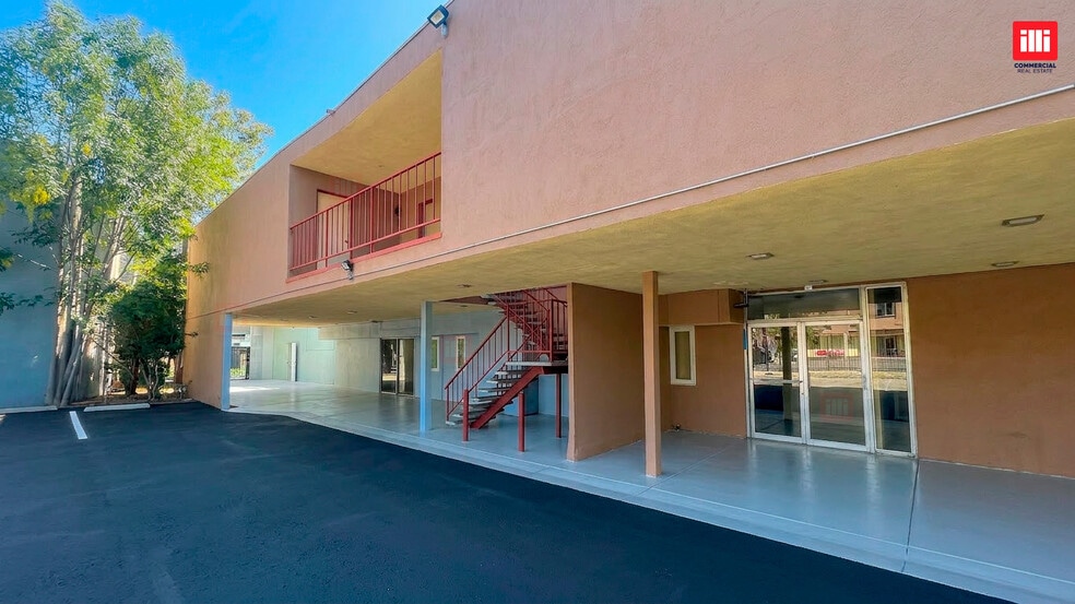 More Photos Of 17517 Ventura Blvd, Encino Storefront Retail Residential For Lease