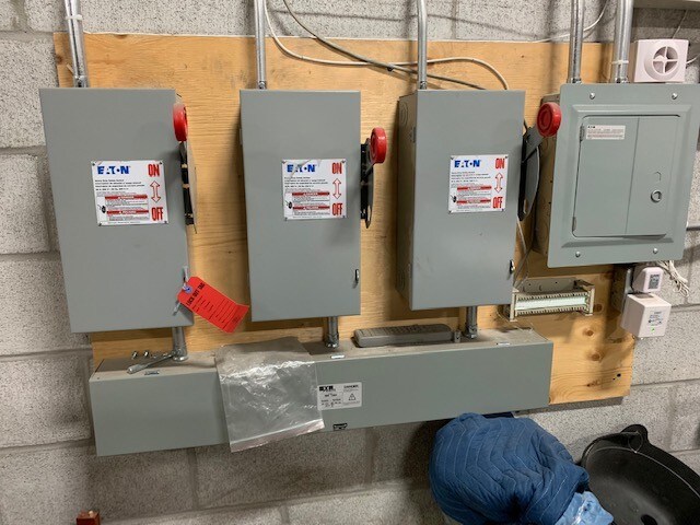 More Photos Of 161 Bartley Dr, Toronto Manufacturing For Lease