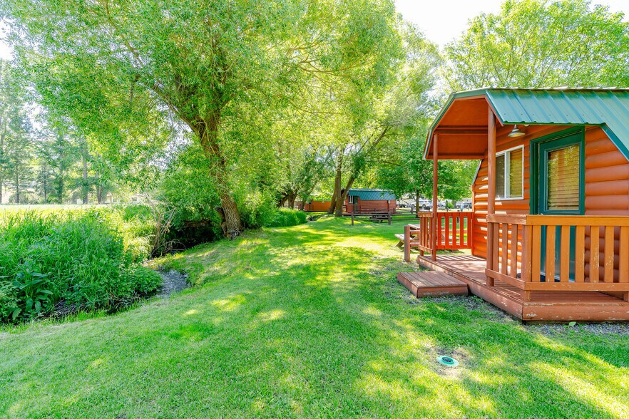 More Photos Of 8 W Curlew Lake Rd, Republic Self Storage For Sale