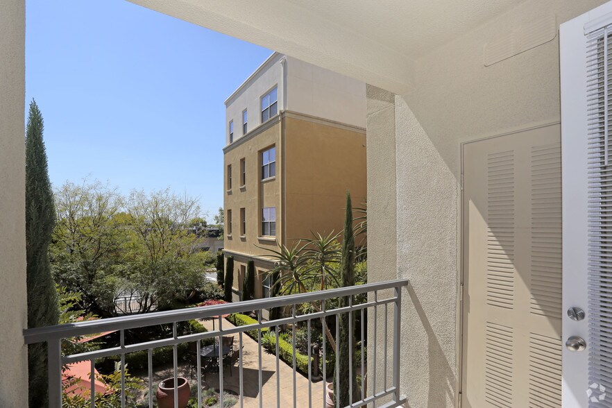 More Photos Of 700 S Myrtle Ave, Monrovia Apartments For Lease