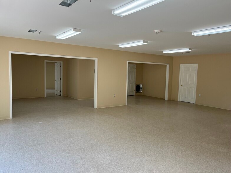 More Photos Of 4388 Sudderth Rd, Buford Warehouse For Sale