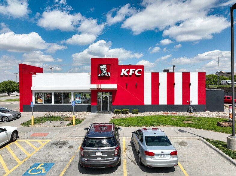 More Photos Of 6512 N 72nd St, Omaha Fast Food For Sale