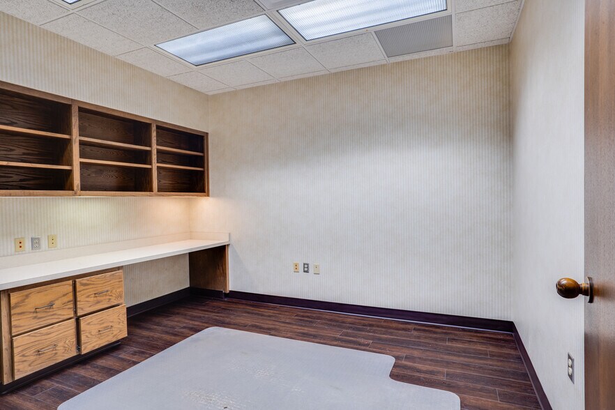 More Photos Of 2716 Commerce St, Wichita Falls Industrial For Sale