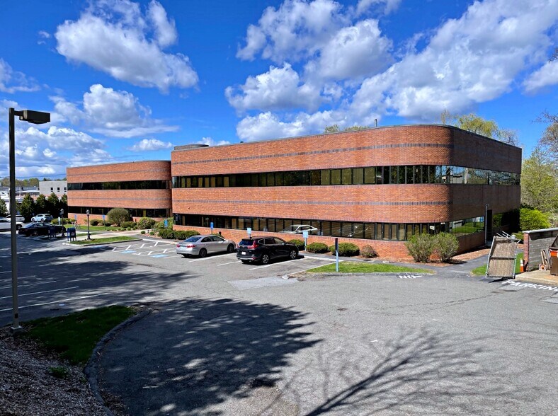 Primary Photo Of 20 Pondmeadow Dr, Reading Medical For Lease