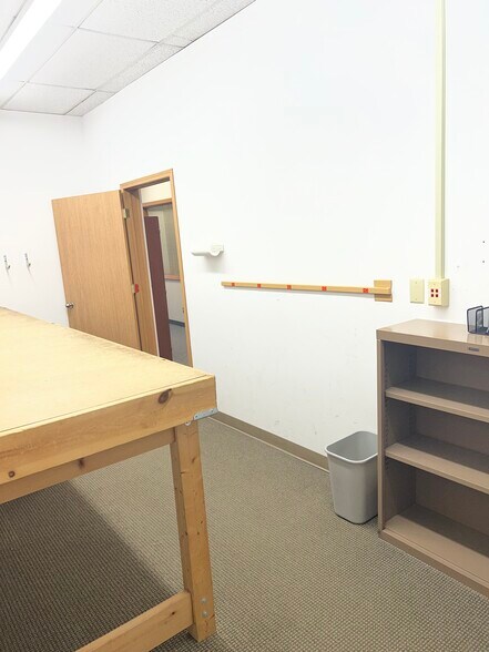 More Photos Of 1624 E Wisconsin Ave, Appleton Office For Sale