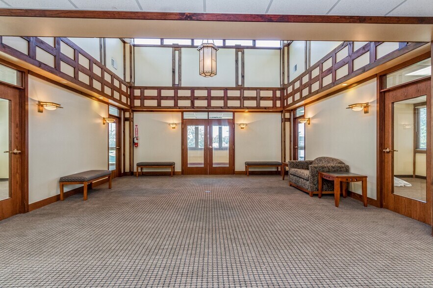 More Photos Of 192 Tower Dr, Middletown Loft Creative Space For Lease