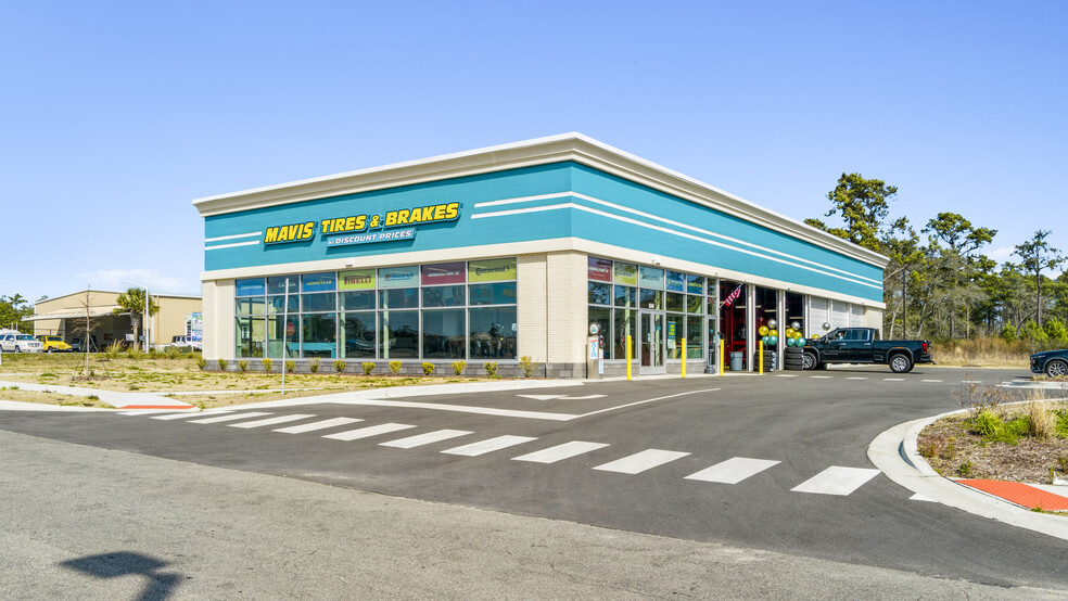 Primary Photo Of 6040 Kilbart Xing, Ocean Isle Beach Auto Repair For Sale