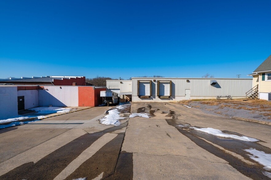 More Photos Of 115 Miller St, Broadway Industrial For Lease