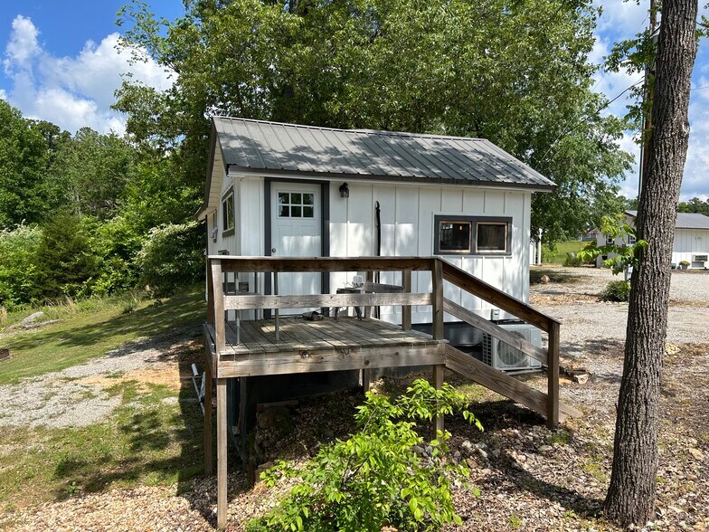 More Photos Of 10897 AR-5, Salesville Hotel For Sale