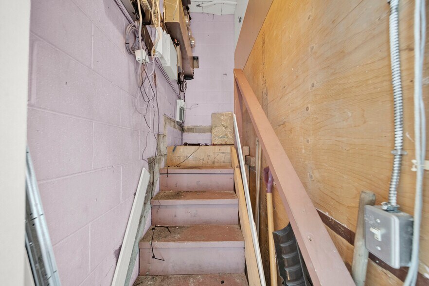 More Photos Of 2518 Clearbrook Rd, Abbotsford Apartments For Lease