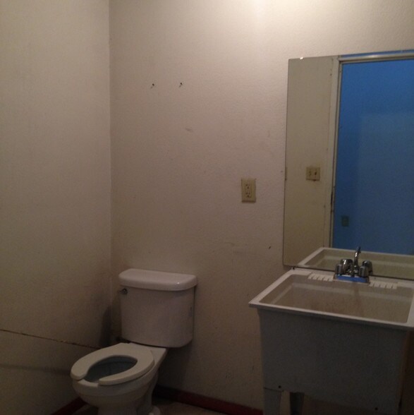 More Photos Of 6535 York St, Denver Warehouse For Lease