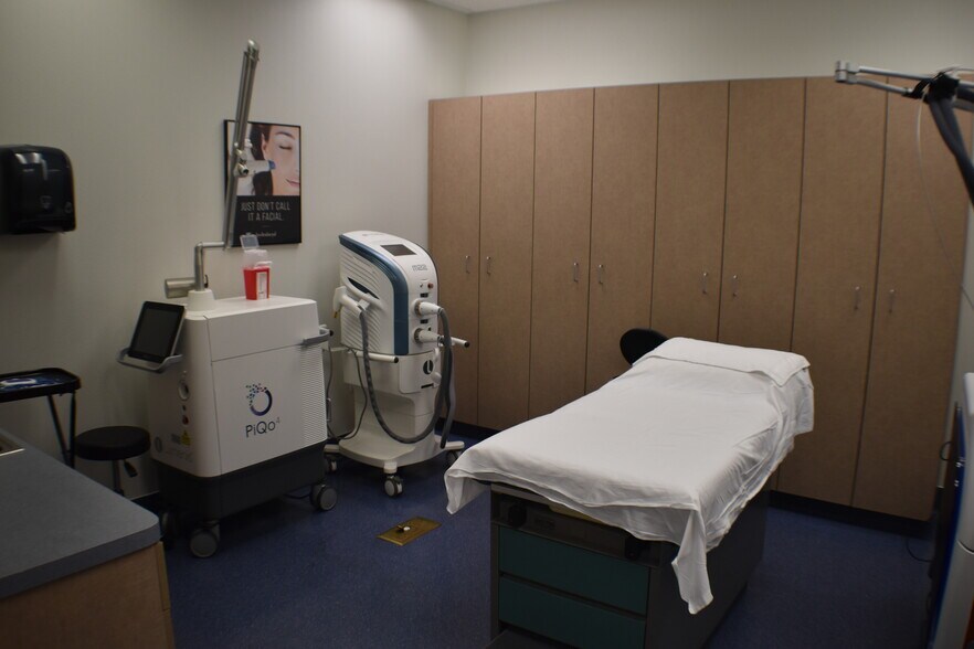 More Photos Of 2410 Fire Mesa St, Las Vegas Office For Sale