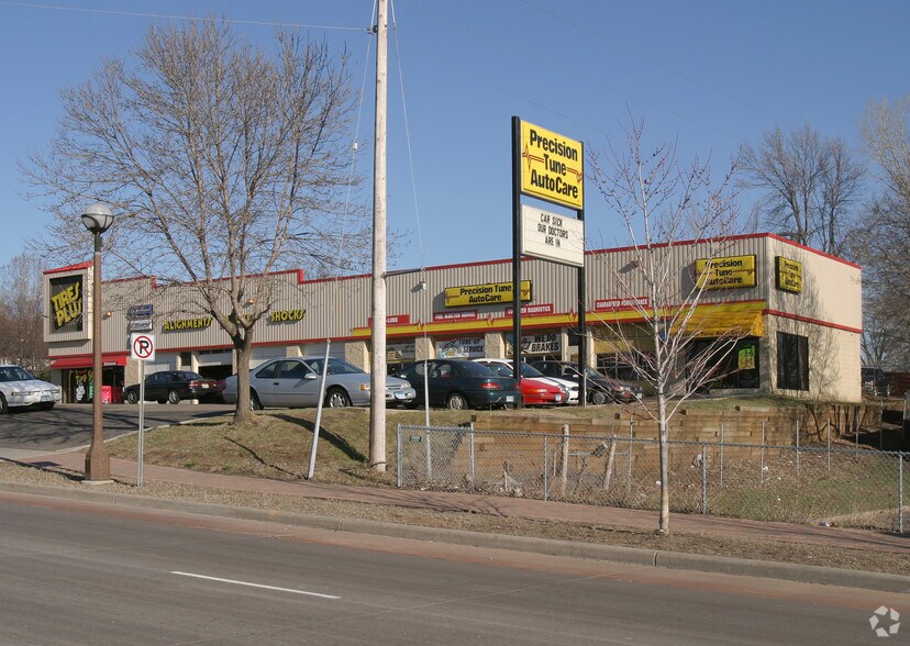 More Photos Of 1329 W Larpenteur Ave, Roseville Auto Repair For Lease
