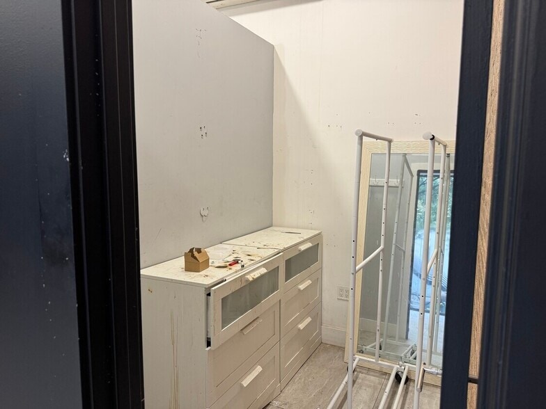 More Photos Of 152 Patchen Ave, Brooklyn Apartments For Lease