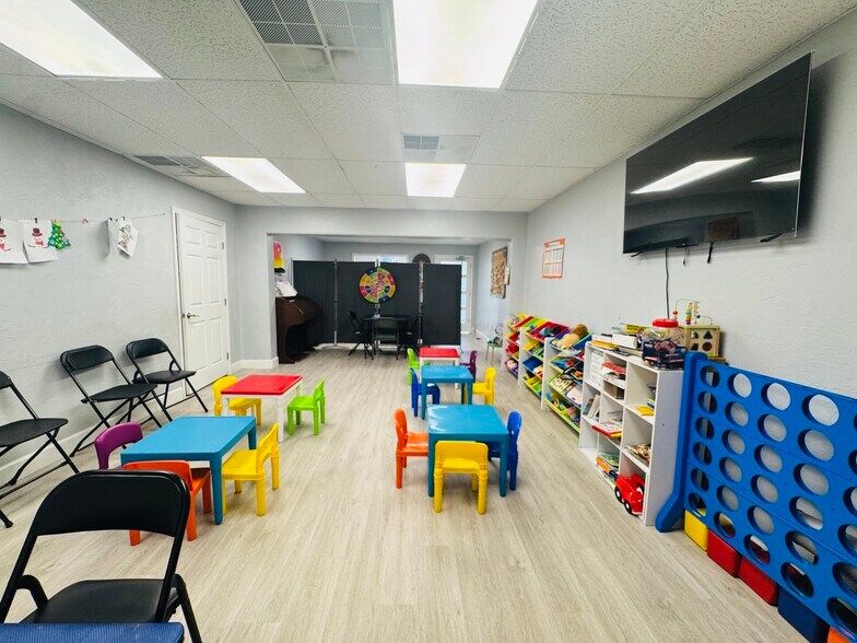 More Photos Of 4509 Bee Ridge Rd, Sarasota Medical For Sale