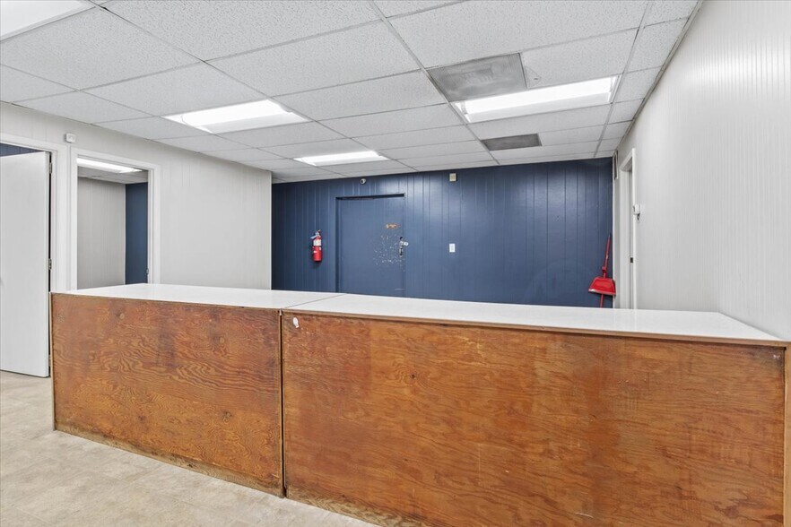 More Photos Of 890 N Main St, Independence Warehouse For Sale