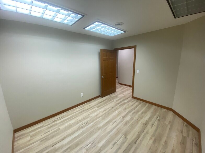 More Photos Of 315 39th Ave SW, Puyallup Office For Lease