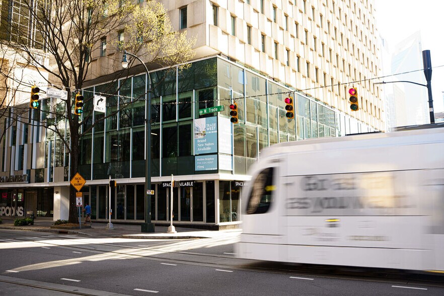 More Photos Of 129 W trade St, Charlotte Office For Lease