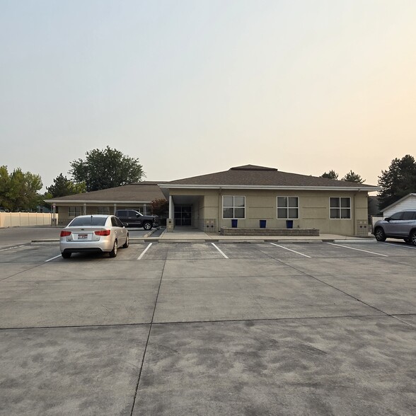 Primary Photo Of 260 Falls Ave, Twin Falls Medical For Sale