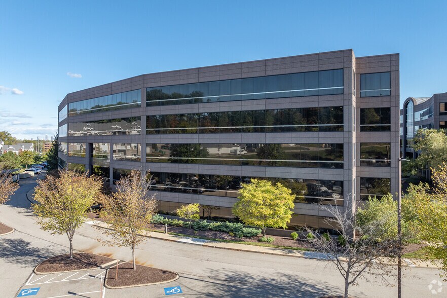 More Photos Of 6100 Oak Tree Blvd, Independence Coworking Space