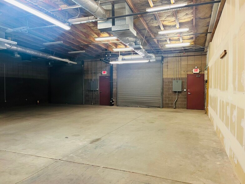 More Photos Of 1951 Stella Lake Dr, Las Vegas Light Distribution For Lease