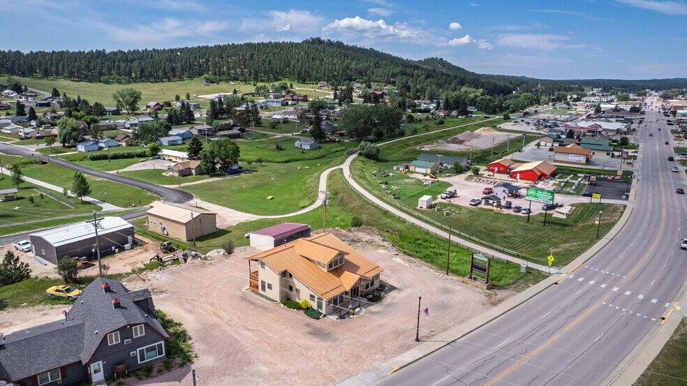 More Photos Of 1100 Mount Rushmore Rd, Custer Flex For Sale