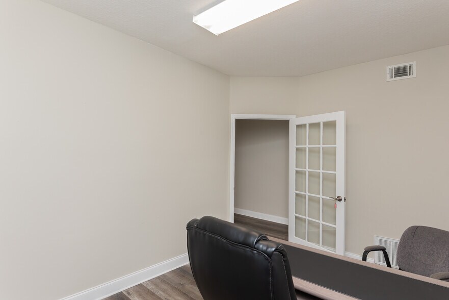 More Photos Of 79 Bay Bridge Dr, Gulf Breeze Medical For Sale
