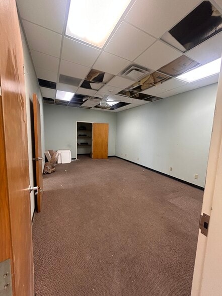 More Photos Of 1426 Paramount Dr, Huntsville Restaurant For Lease