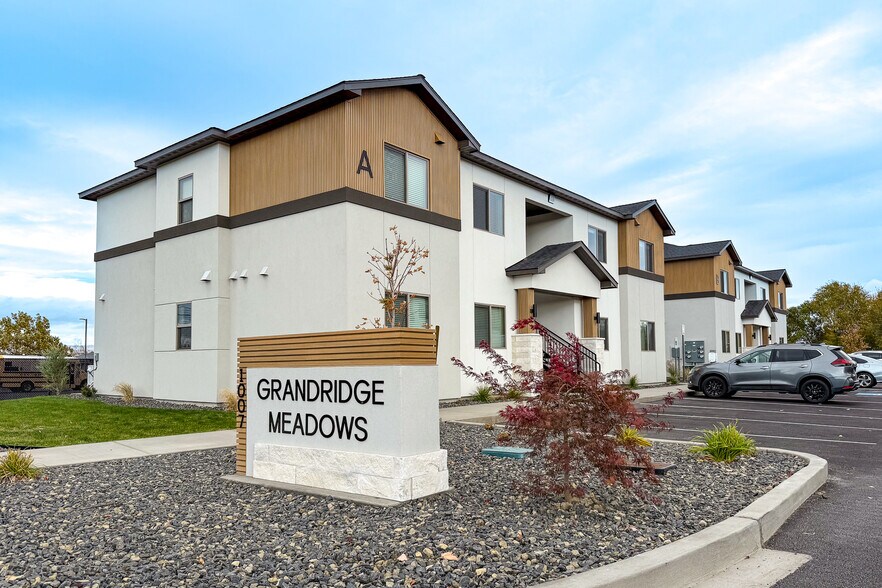 More Photos Of 1007 Grandridge Road, Grandview Apartments For Sale