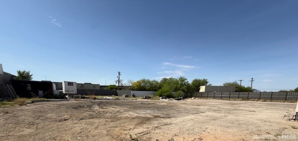 More Photos Of 2080 E Beverly Dr, Tucson Service For Lease