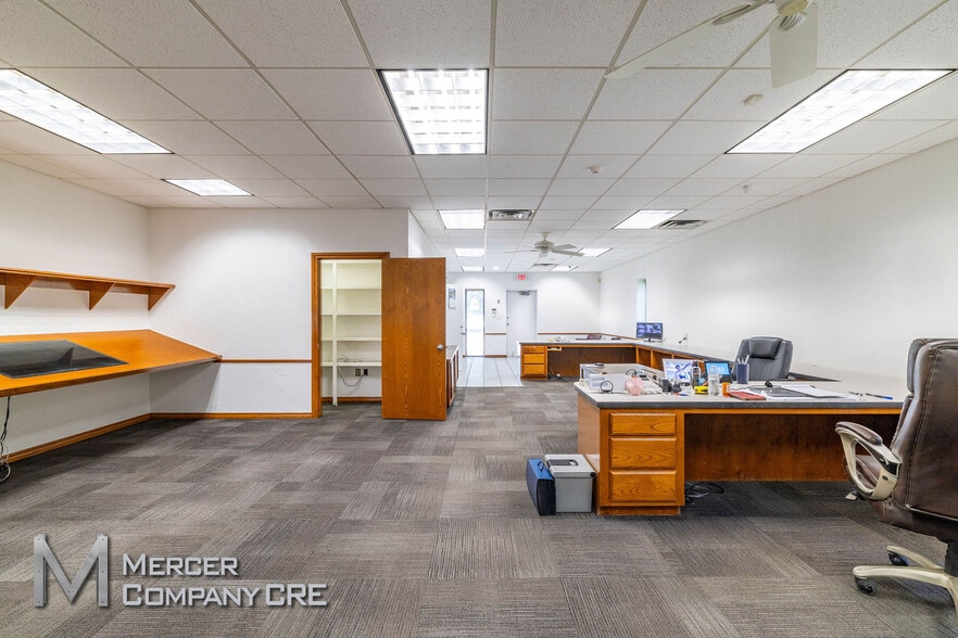 More Photos Of 10108 NW 10th St, Yukon Warehouse For Sale