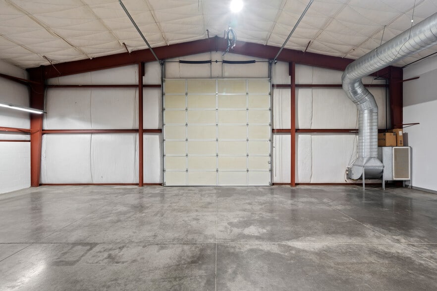 More Photos Of 13735 SW Galbreath Dr, Sherwood Warehouse For Lease