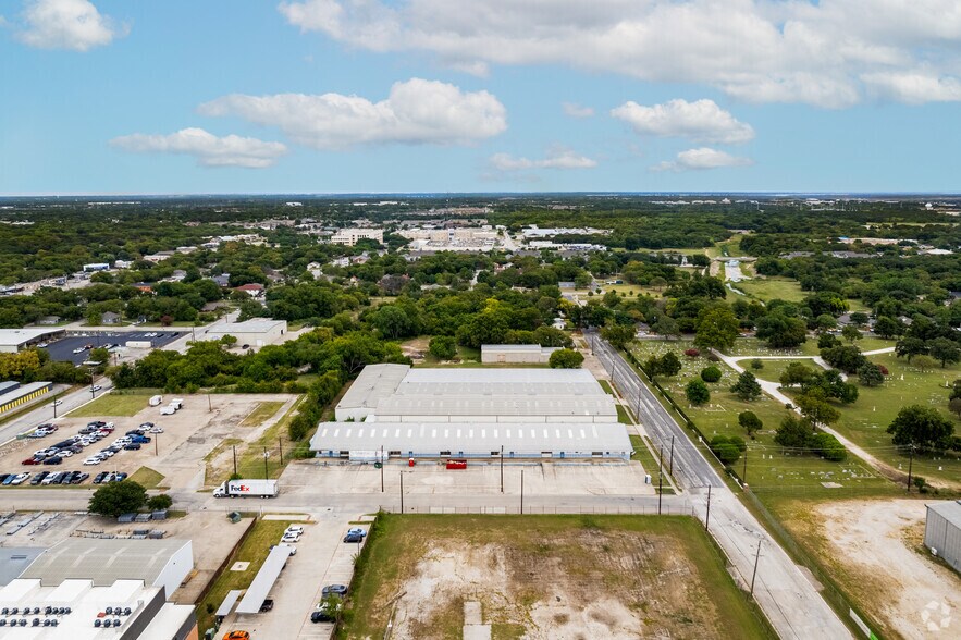 More Photos Of 201 Exposition St, Denton Warehouse For Sale