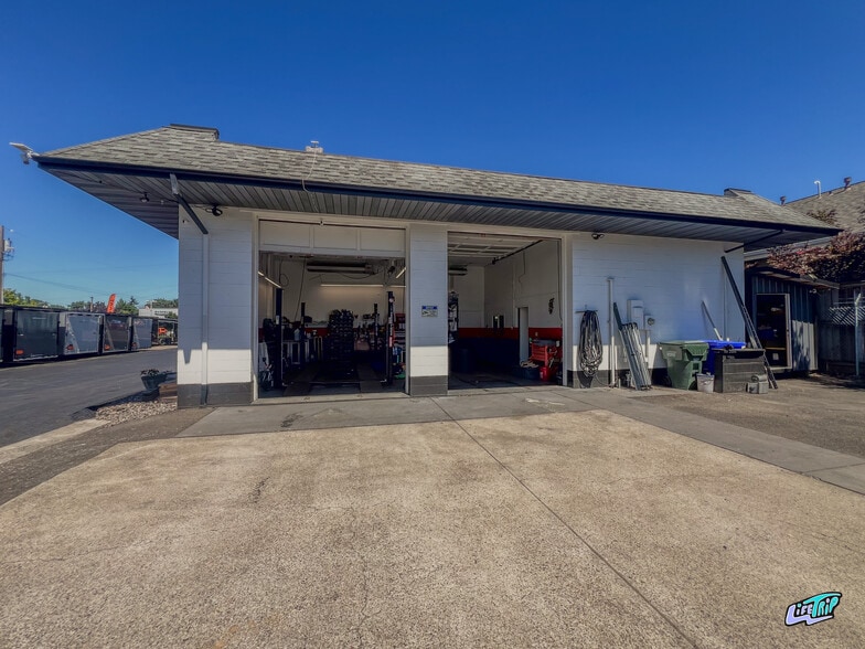 More Photos Of 786 NE Burnside Rd, Gresham Auto Dealership For Sale