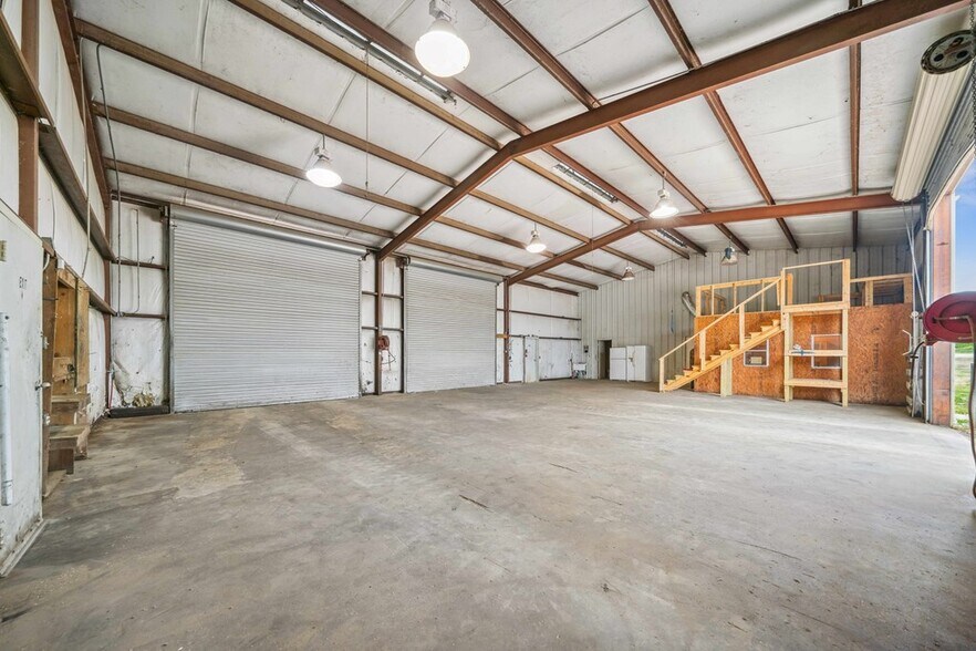 More Photos Of 8400 S US Highway 79, Palestine Office Residential For Sale