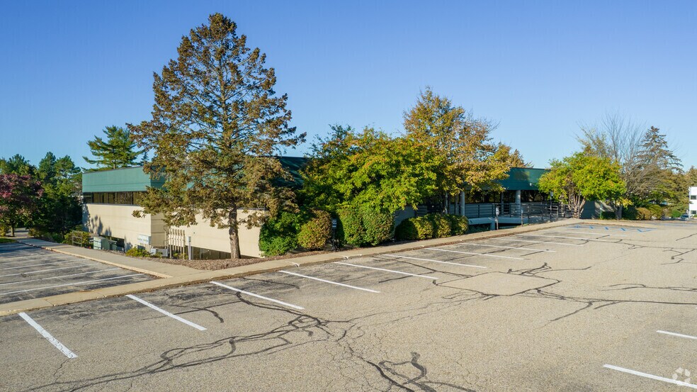 More Photos Of 2600 Horizon Dr SE, Grand Rapids Office For Sale