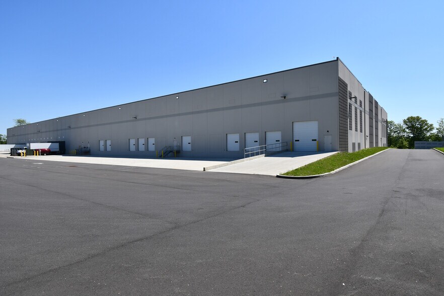 More Photos Of 124 Route 17K, Newburgh Distribution For Lease