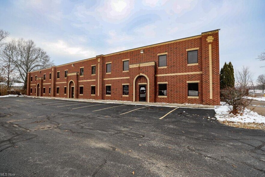 More Photos Of 4699 Loomis Pky, Ravenna Warehouse For Lease