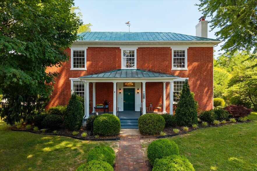 Primary Photo Of 252 David Bruce Ave, Charlotte Court House Hospitality For Sale