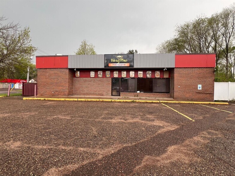 Primary Photo Of 2121 Eddy Ln, Eau Claire Restaurant For Sale