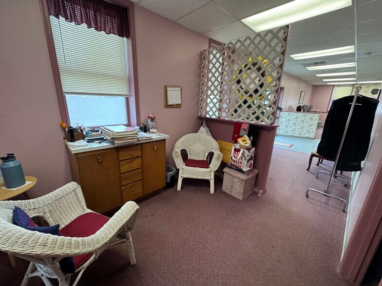 More Photos Of 100 N Buckmarsh St, Berryville Office For Lease