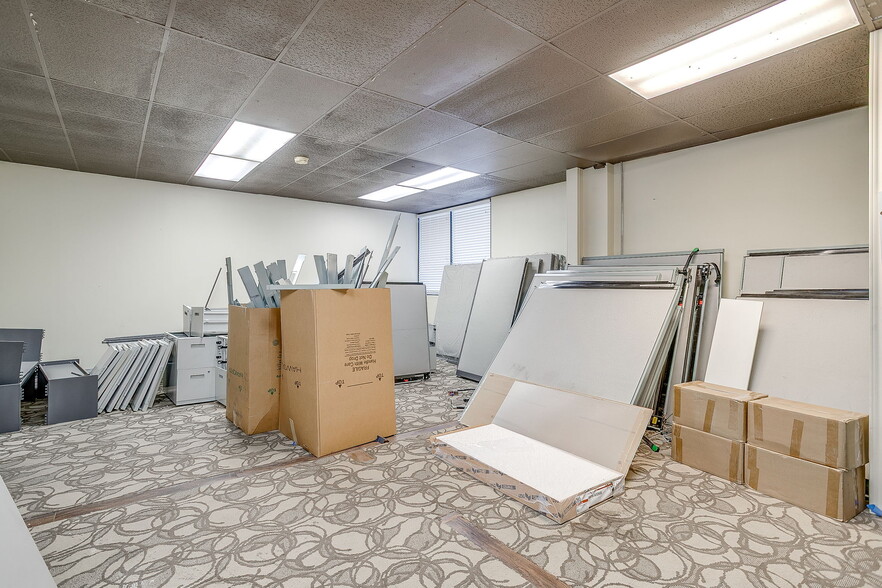 More Photos Of 5801 Curzon Ave, Fort Worth General Retail For Lease